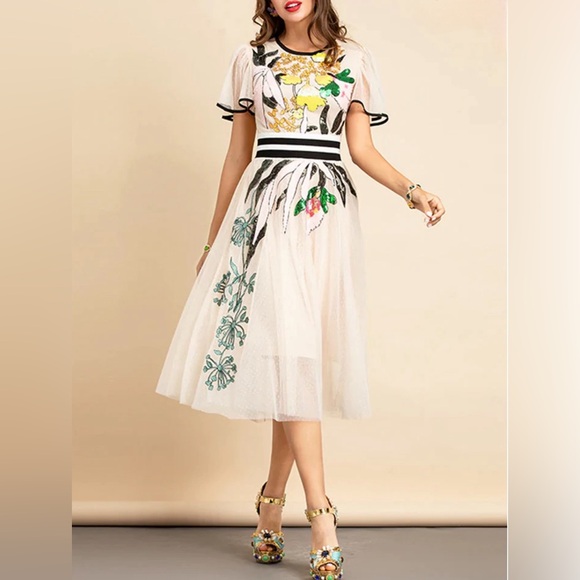 ZCRAVE NYC Boutique ‘Natia’ Midi Dress. Gorgeous and flattering for all shapes.L - Picture 6 of 14